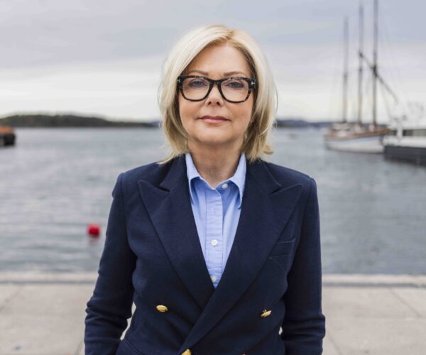 Nina Riibe, Econa.