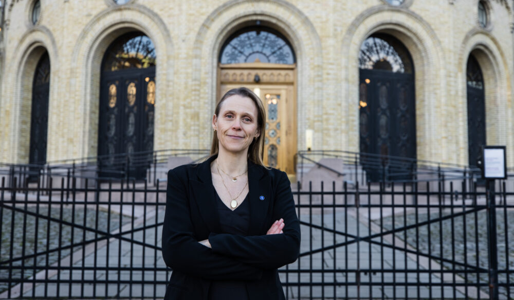 - Glad Stortinget løser den akutte krisen